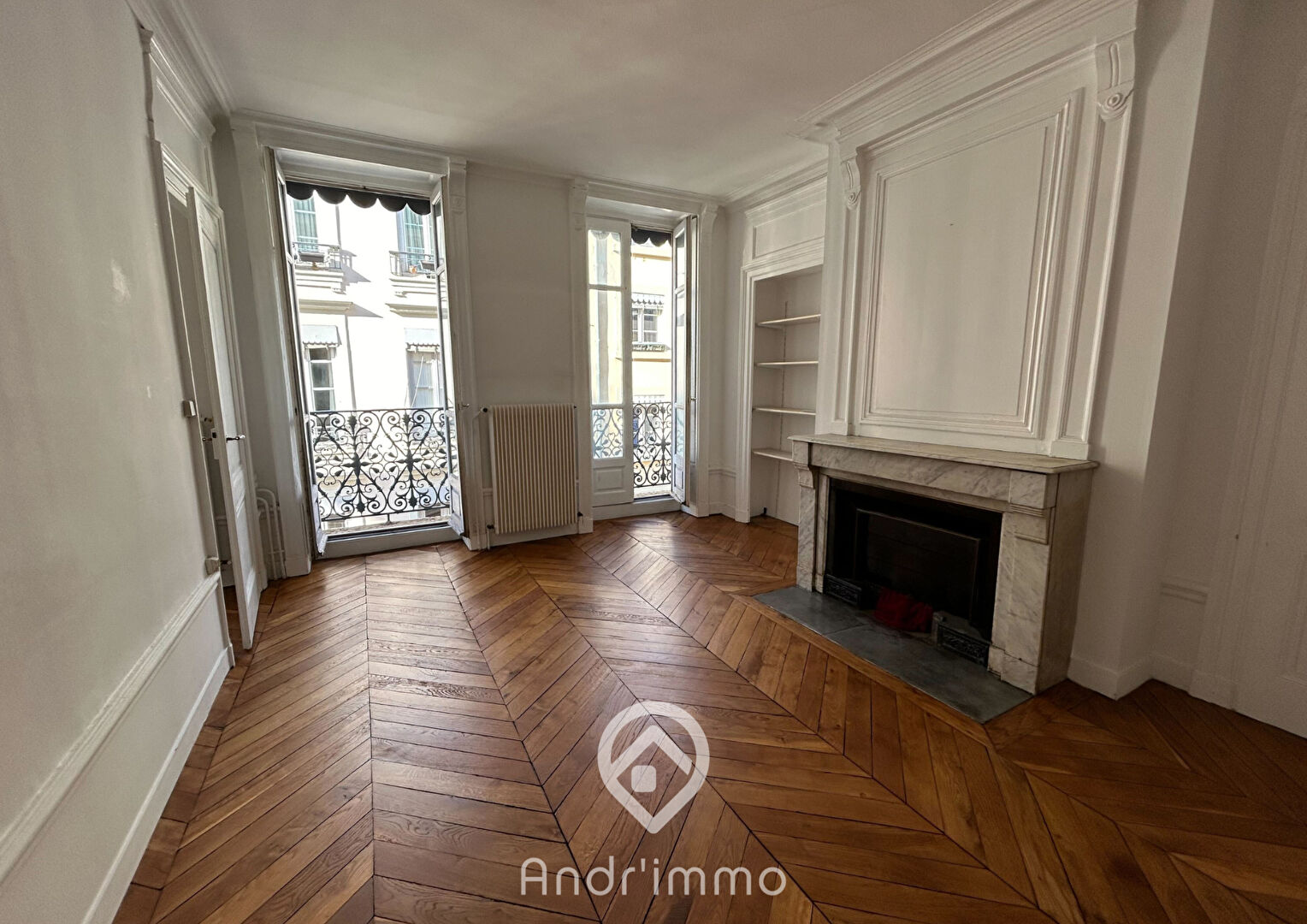 43COMTE- Appartement 4 pièces de 91m²  – LYON 02