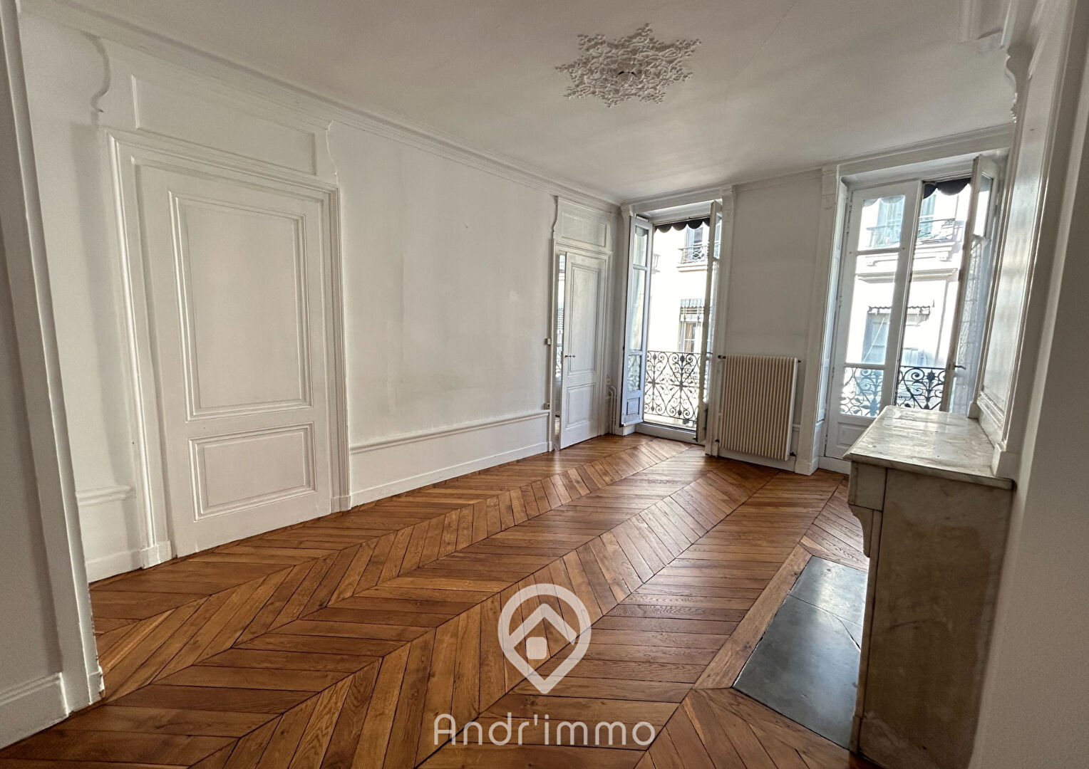 43COMTE- Appartement 4 pièces de 91m²  – LYON 02