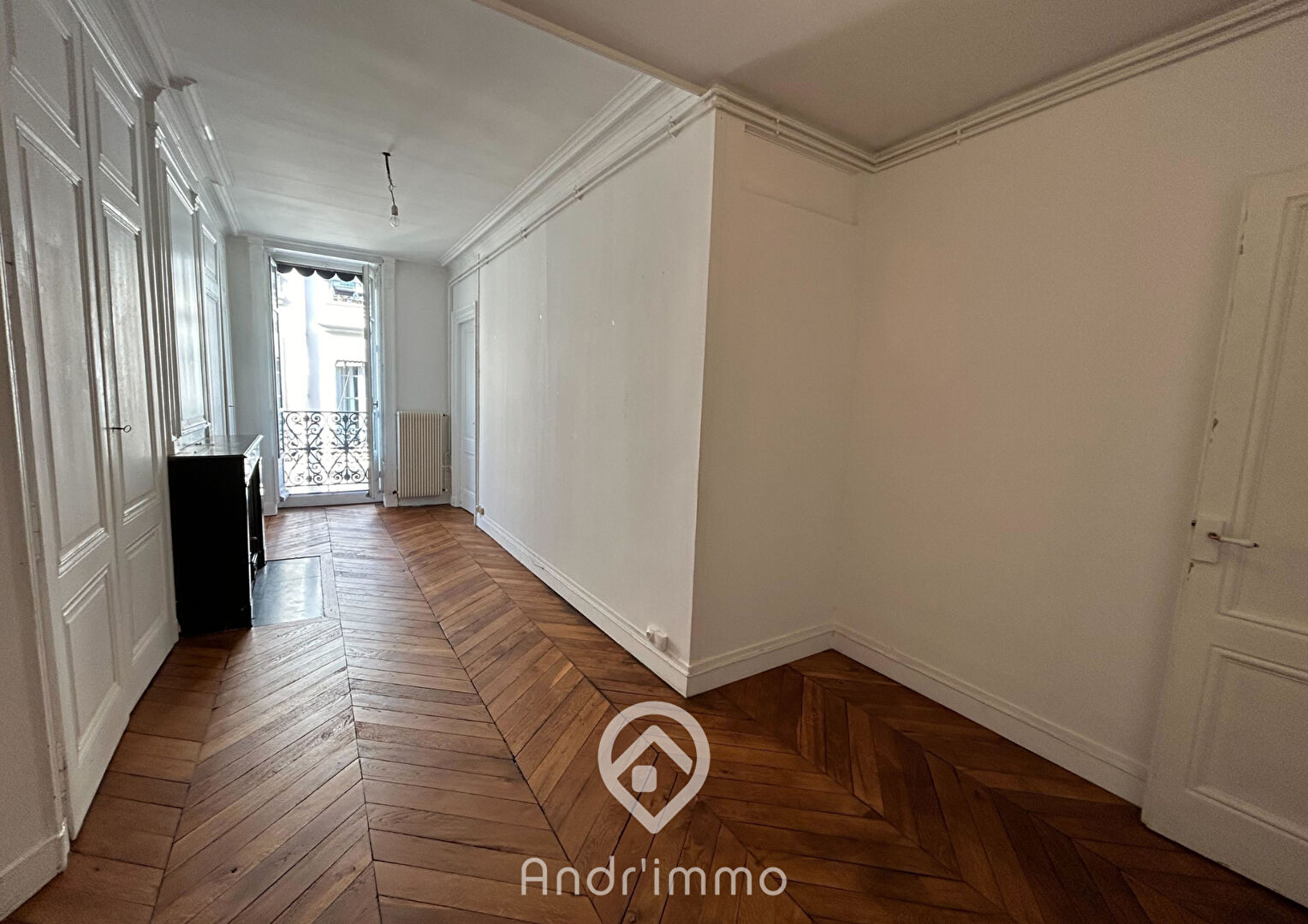 43COMTE- Appartement 4 pièces de 91m²  – LYON 02