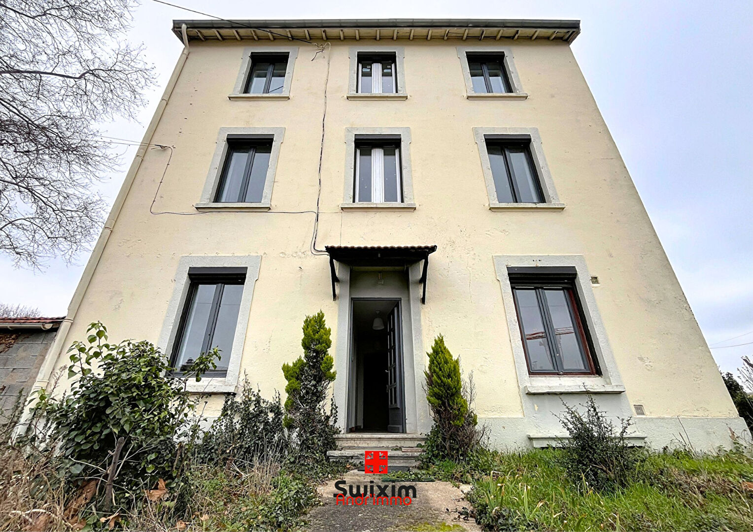 CASA FRATELLI – Maison meublée 9 pièces 210m² (285.00m² au sol) avec jardin et stationnement – IRIGNY 69540