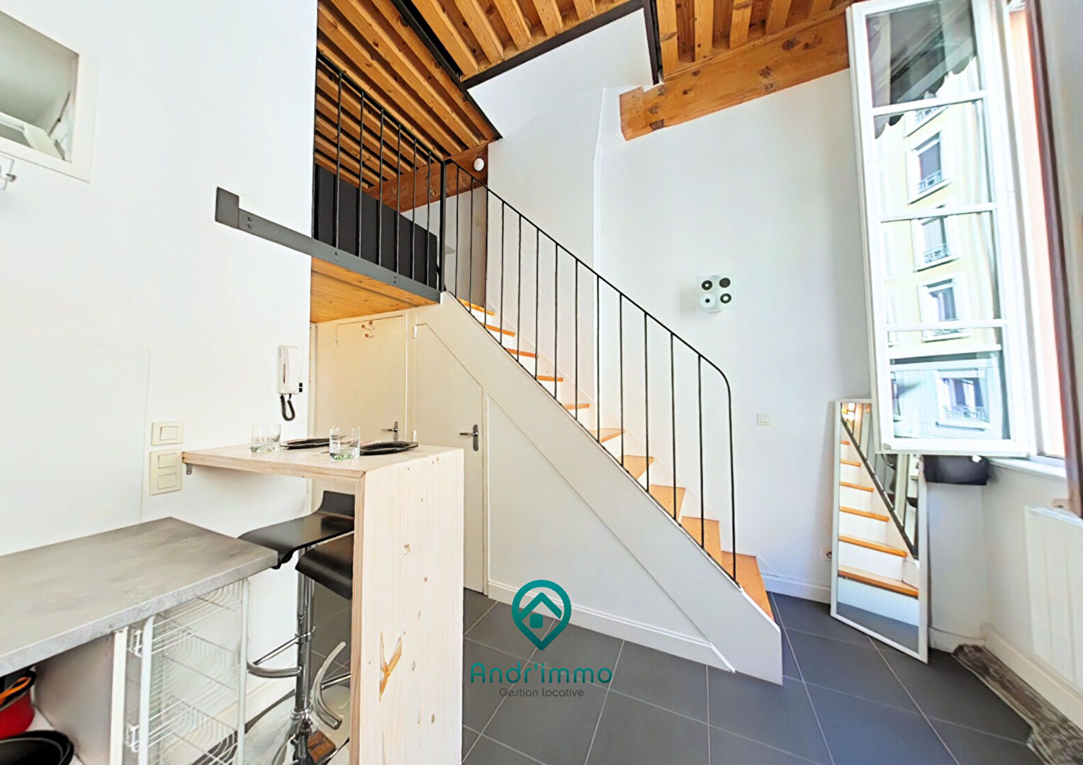 PLATANE – Studio meublé 25m²  – LYON 01 CHARTREUX