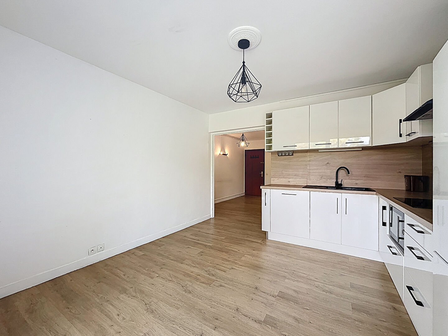 JONQUIERES – T3 de 52m² avec balcon, cave et parking – TASSIN-LA-DEMI-LUNE