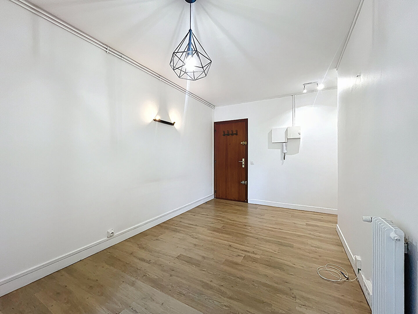 JONQUIERES – T3 de 52m² avec balcon, cave et parking – TASSIN-LA-DEMI-LUNE