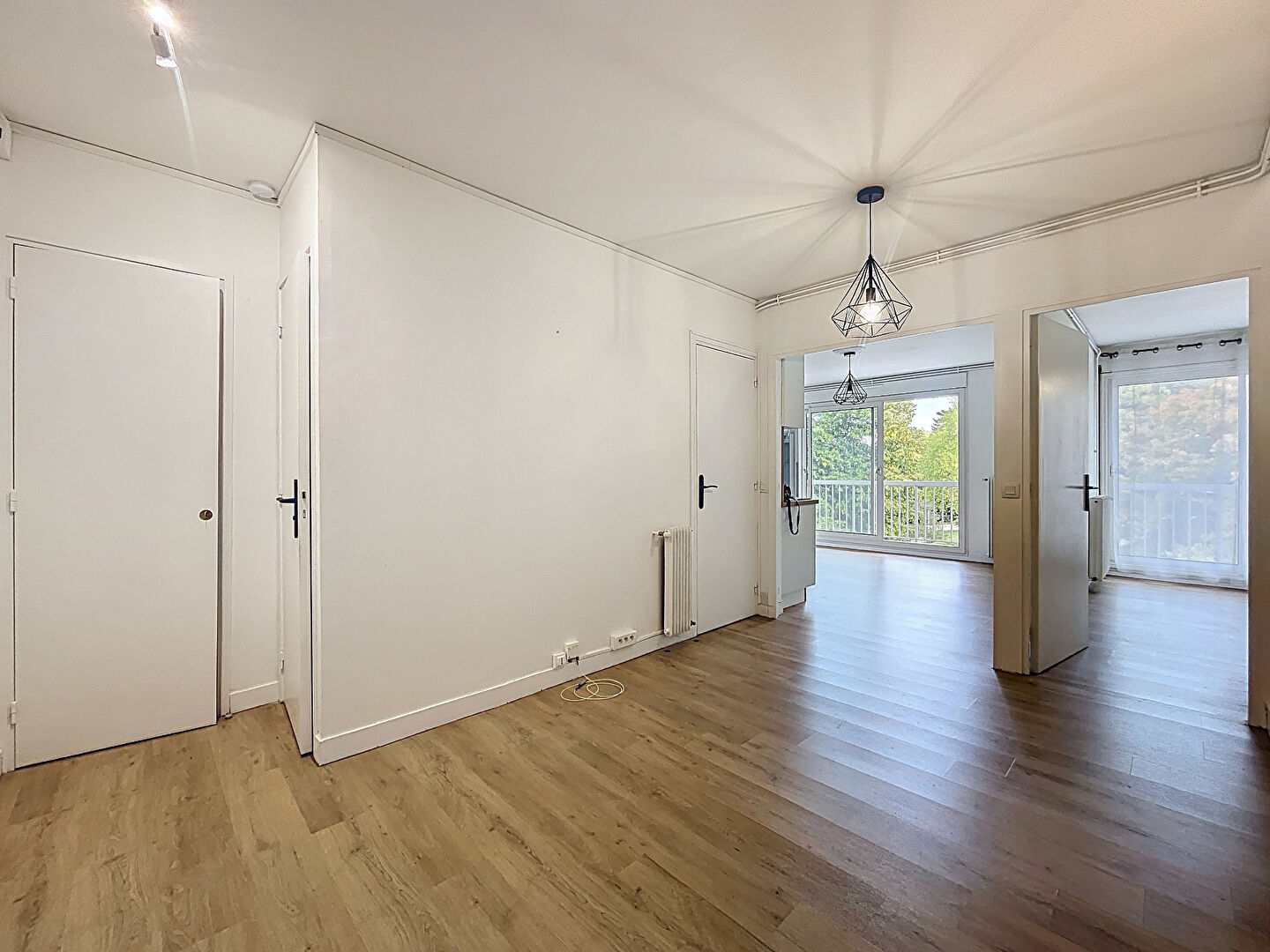 JONQUIERES – T3 de 52m² avec balcon, cave et parking – TASSIN-LA-DEMI-LUNE