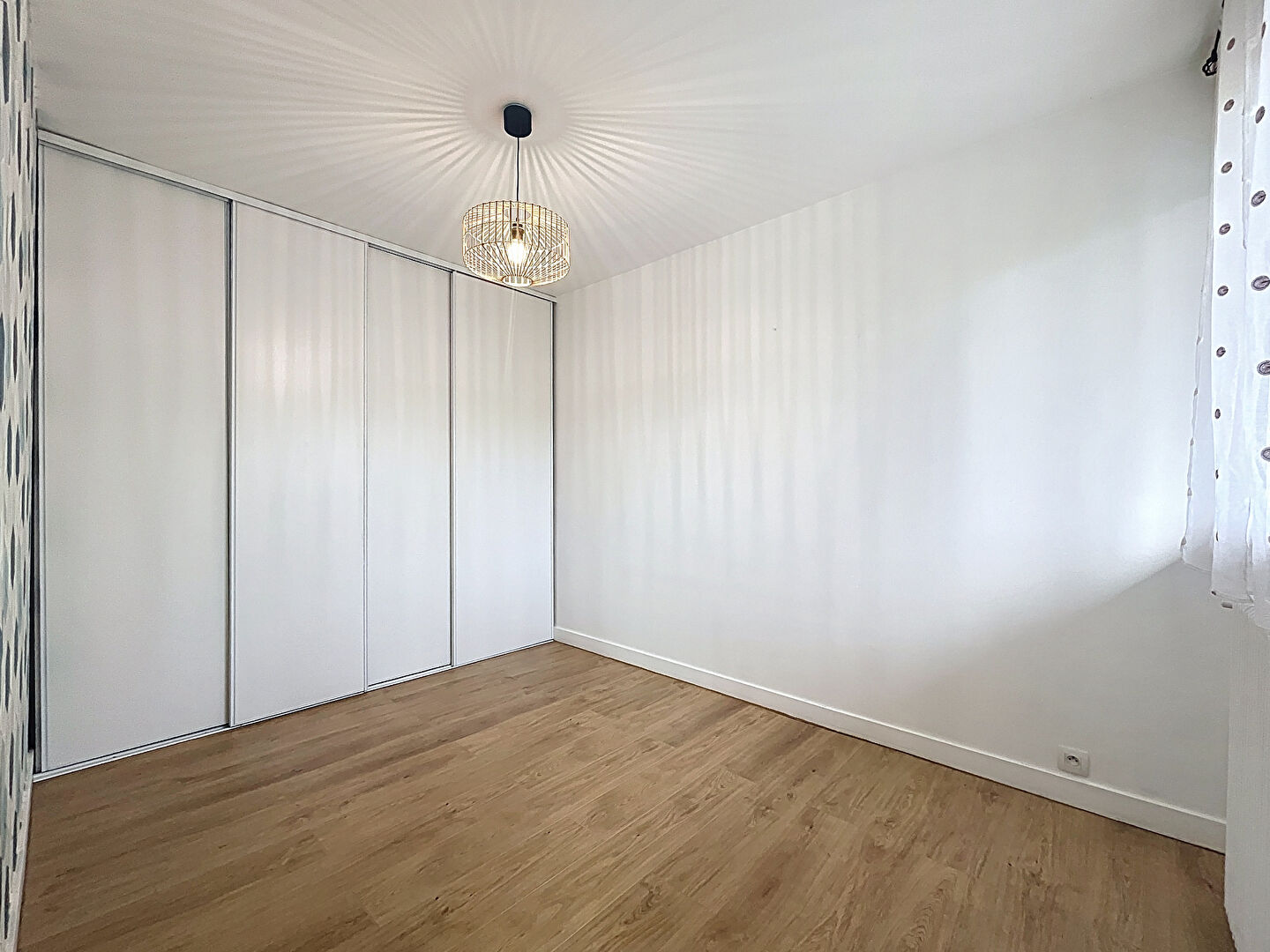 JONQUIERES – T3 de 52m² avec balcon, cave et parking – TASSIN-LA-DEMI-LUNE