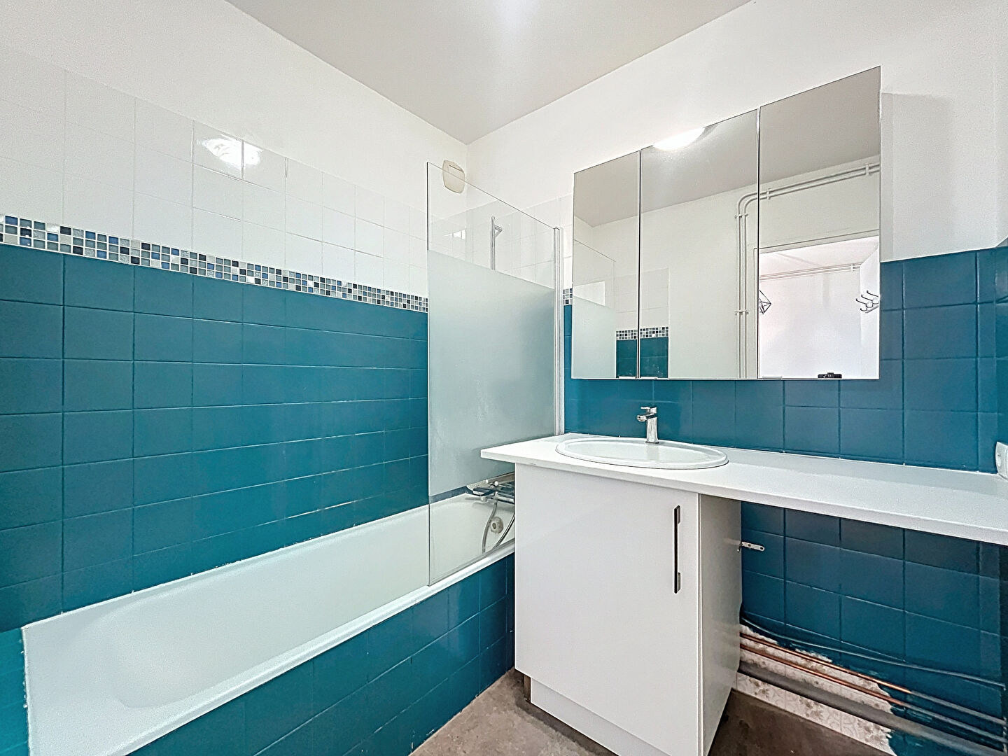 JONQUIERES – T3 de 52m² avec balcon, cave et parking – TASSIN-LA-DEMI-LUNE
