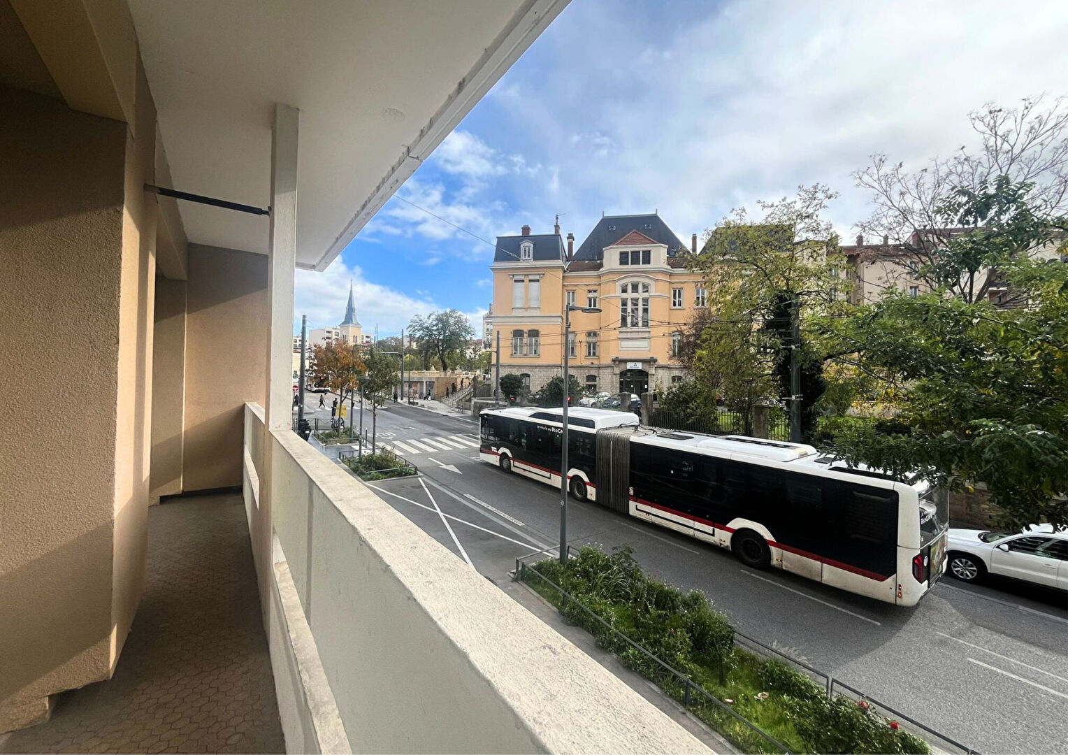 TOLSTOI 163 – T3 meublé de 94m² avec balcons, cave et garage – VILLEURBANNE-GRAND CLEMENT