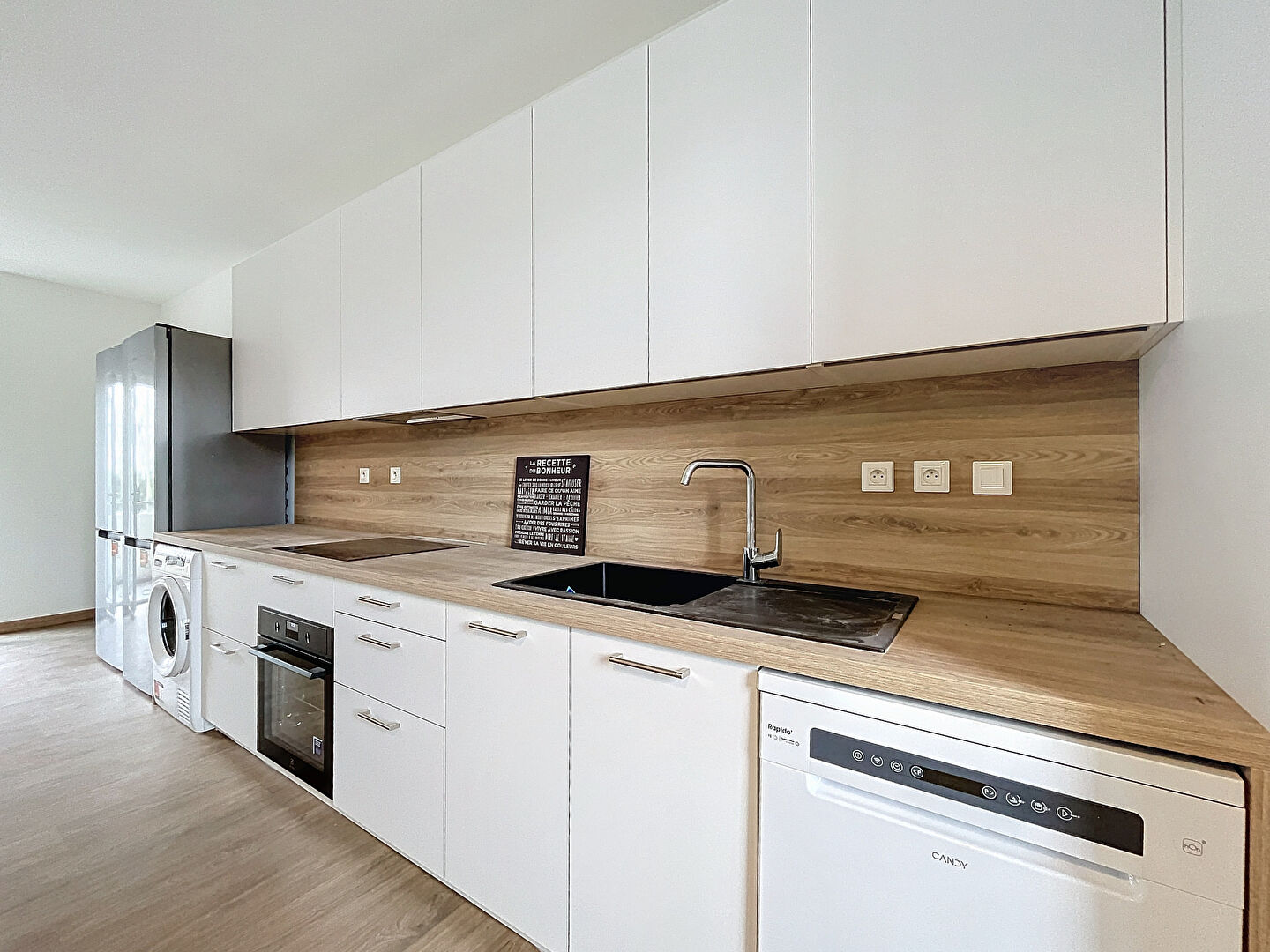 CASA FRATELLI – Chambre à louer dans maison 9 pièces 210m² (285.00m² au sol) avec jardin et stationnement – IRIGNY 69540