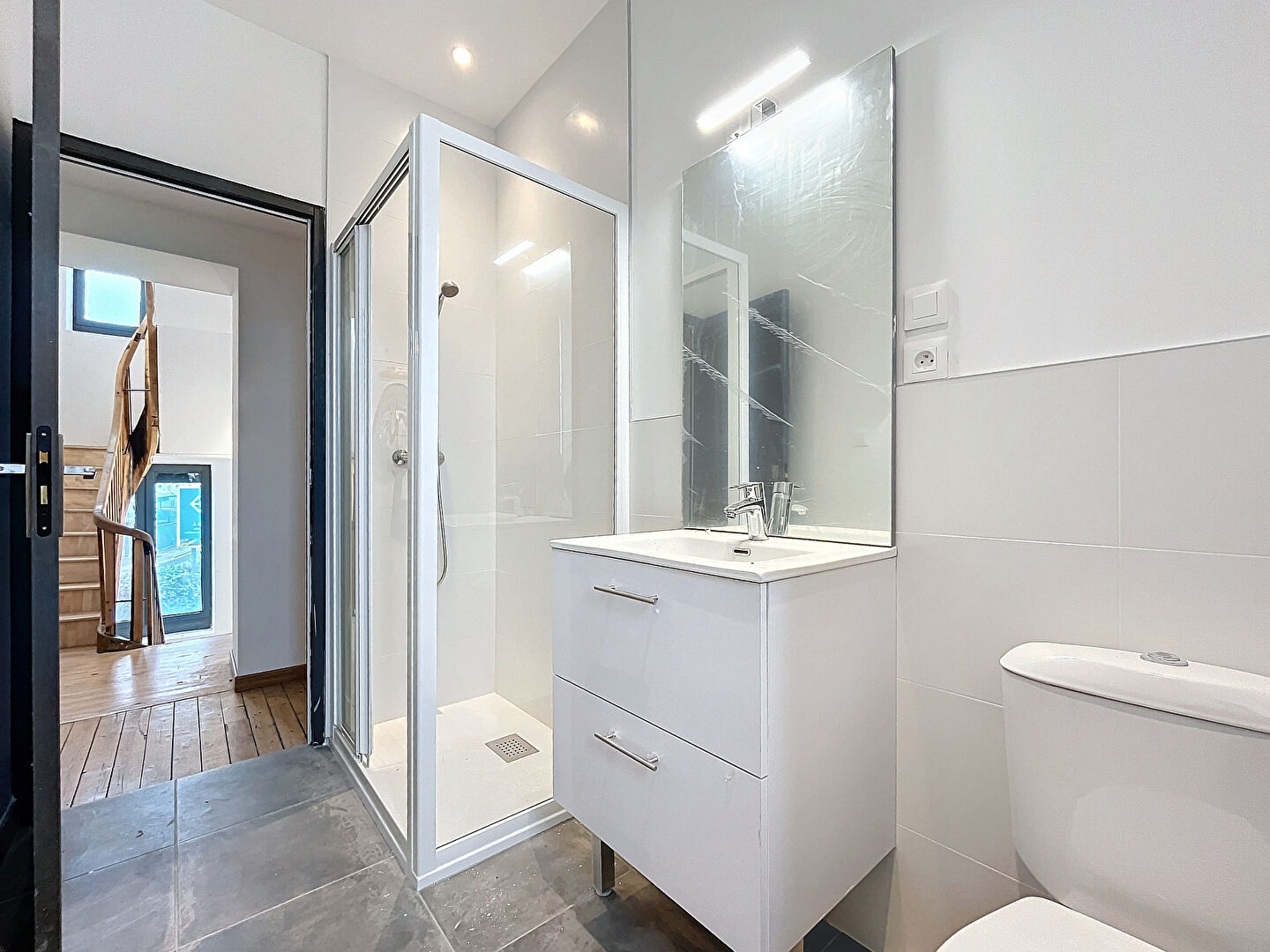 CASA FRATELLI – Chambre à louer dans maison 9 pièces 210m² (285.00m² au sol) avec jardin et stationnement – IRIGNY 69540