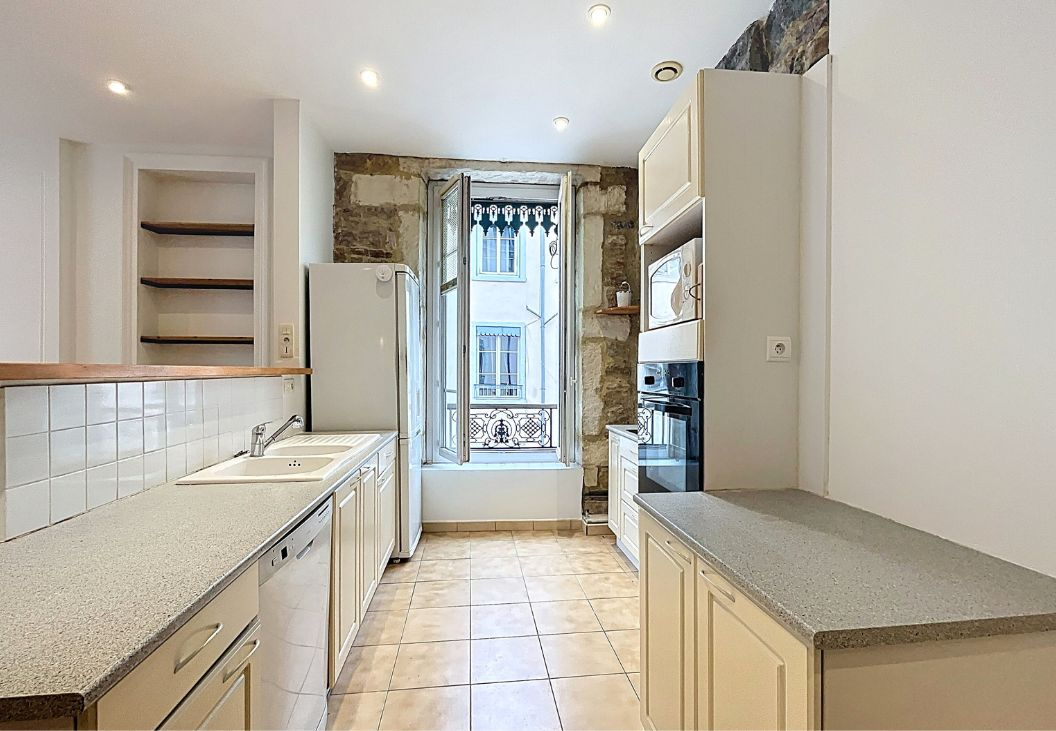 ONZEPLESSIER35 – T3 de 65m² avec climatisation – LYON 02 CARNOT