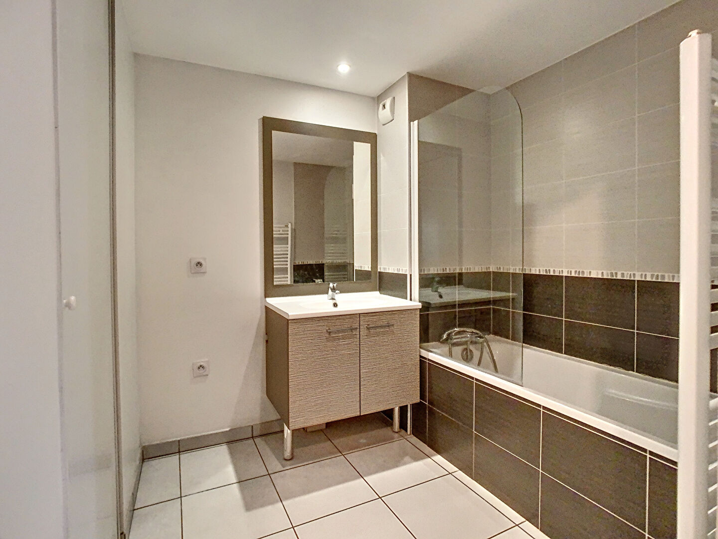 LES LODGES DU 8EME – Appartement meublé 3 pièces avec terrasse et garage en sous-sol – LYON 8