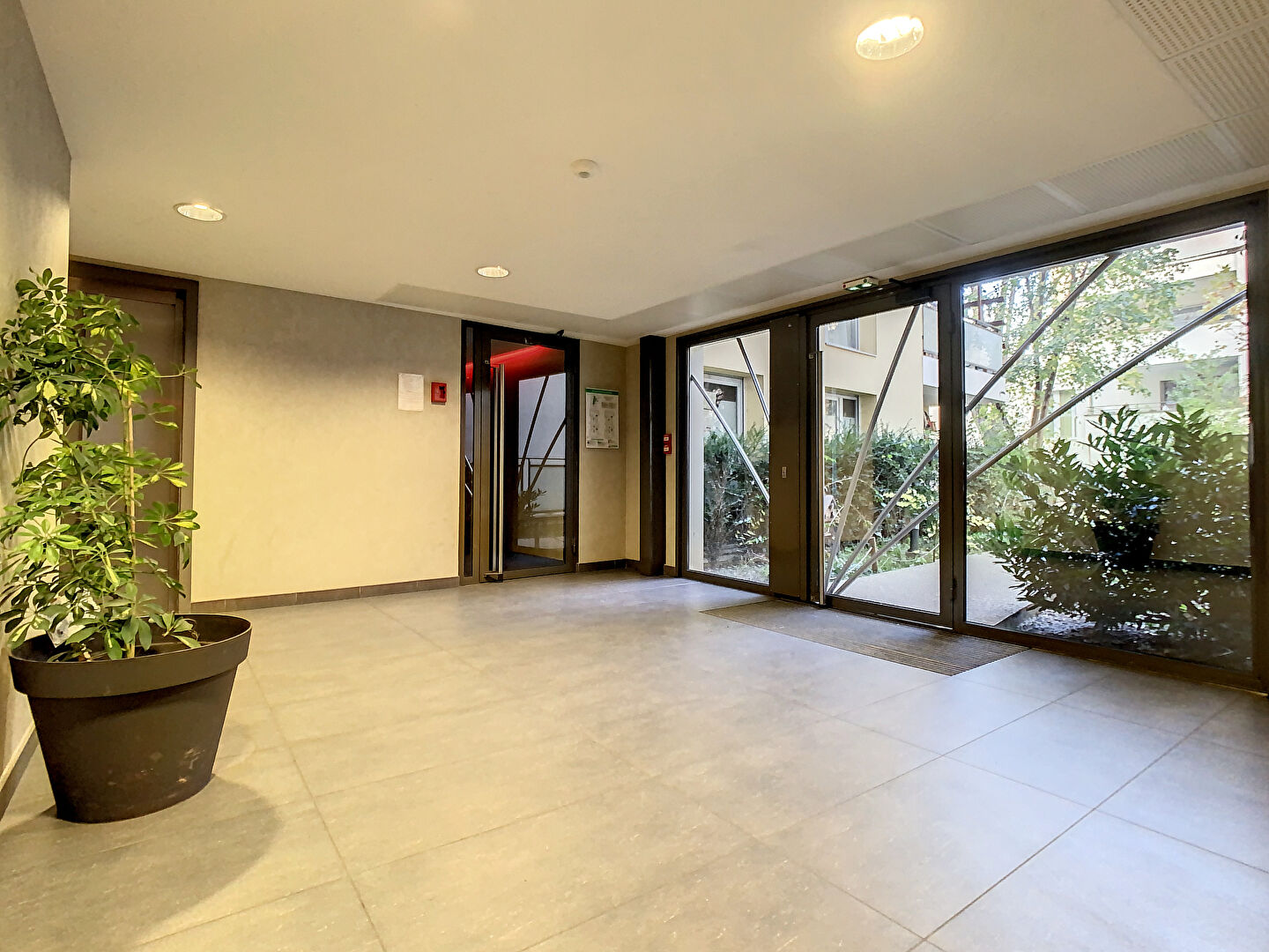 LES LODGES DU 8EME – Appartement meublé 3 pièces avec terrasse et garage en sous-sol – LYON 8