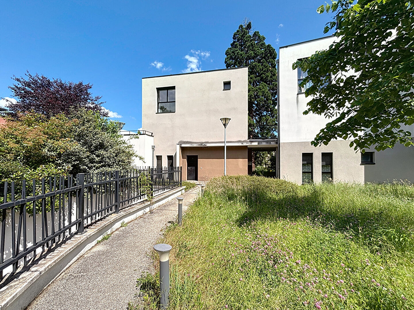 SEQUOIAS – T2 de 47,33m²  avec Terrasse et Garage en sous-sol- OULLINS PIERRE-BENITE