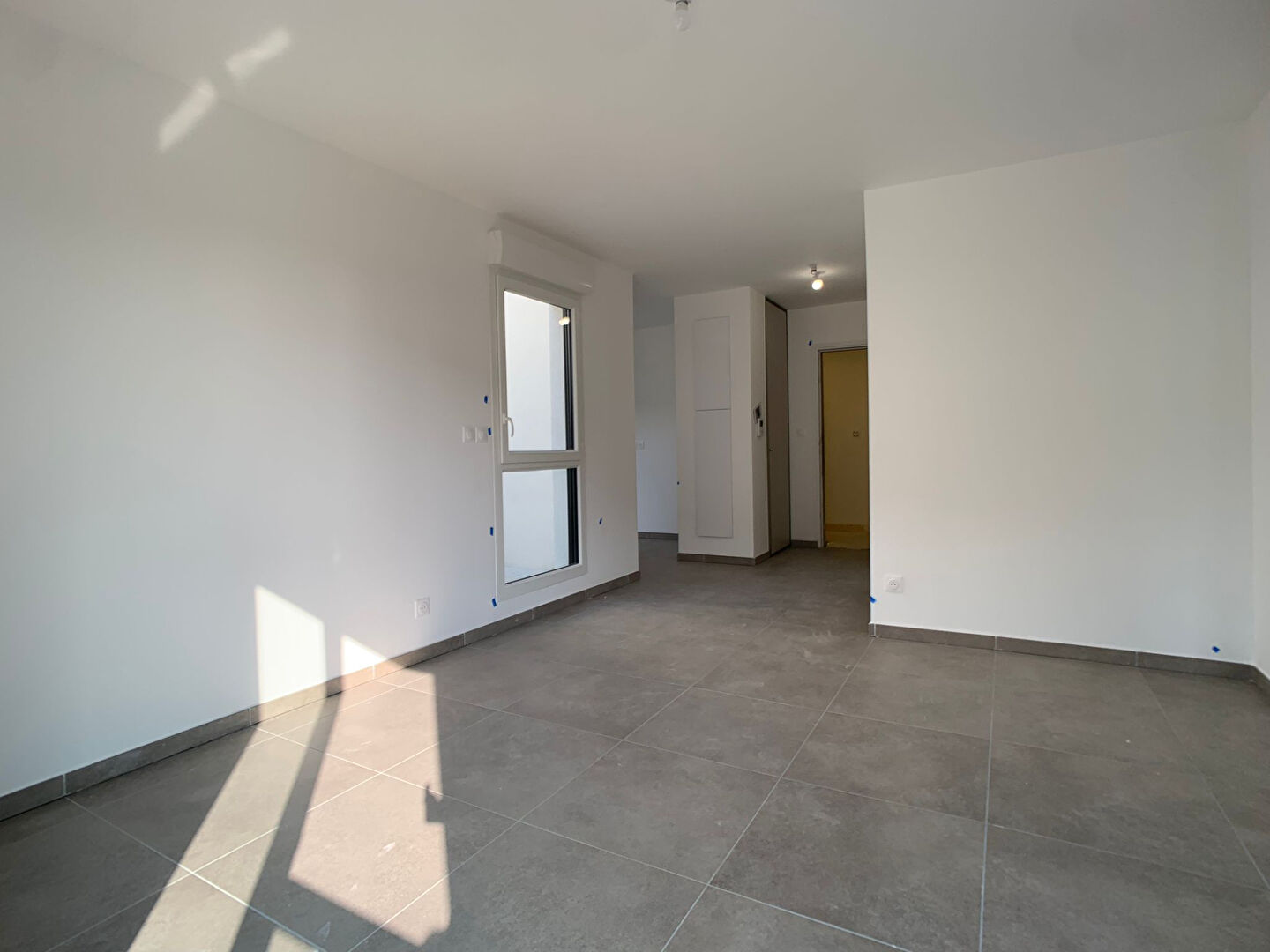 HORIZON A16- Appartement 2 pièces 45m² avec loggia et parking –  CORBAS