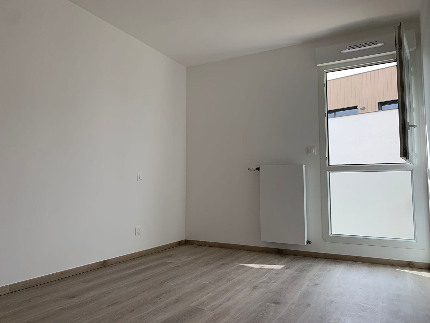 HORIZON A16- Appartement 2 pièces 45m² avec loggia et parking –  CORBAS