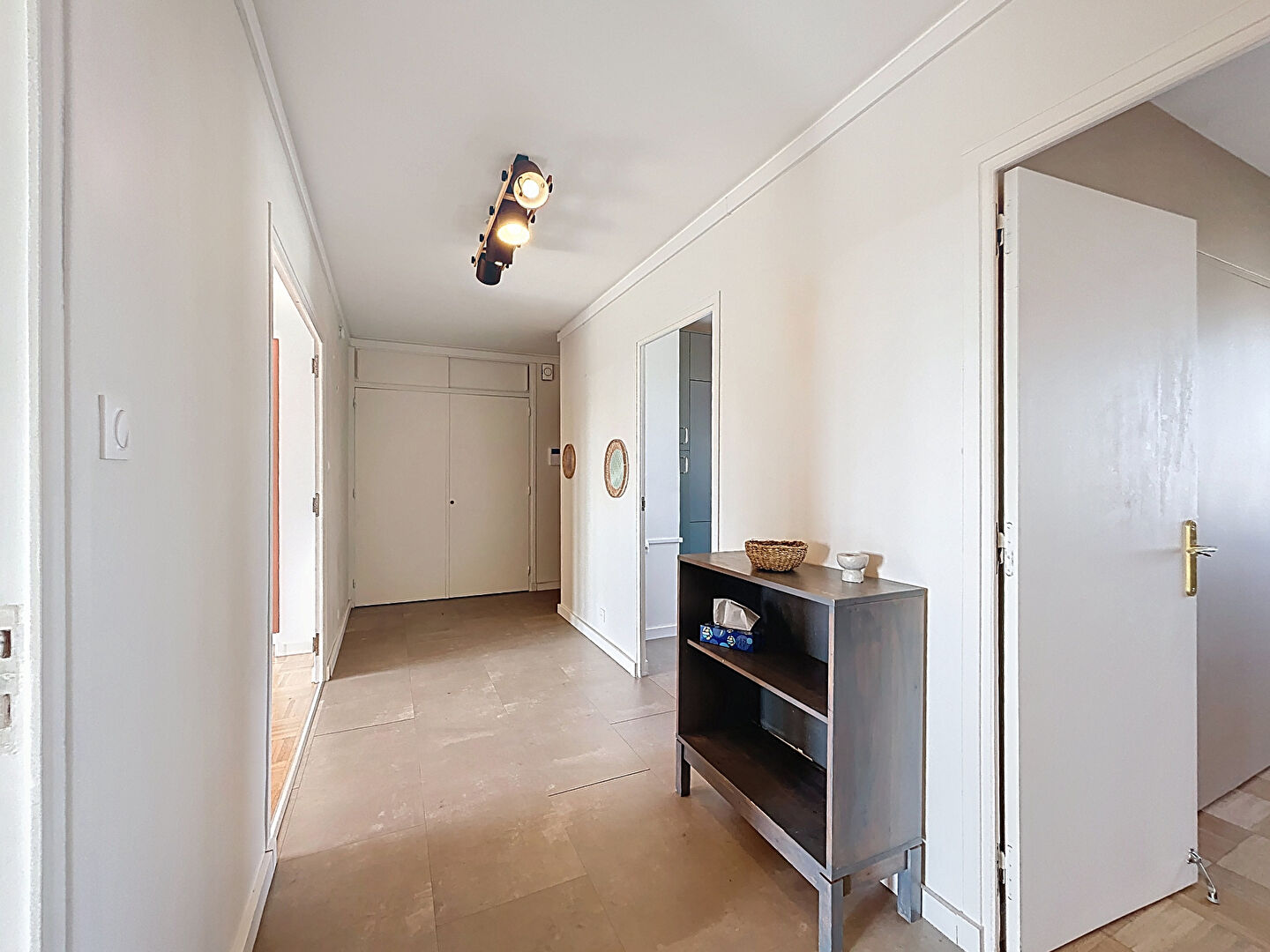 BEAUVISAGE – T3 meublé de 80m² avec balcon et box – LYON 08 GRANGE-ROUGE