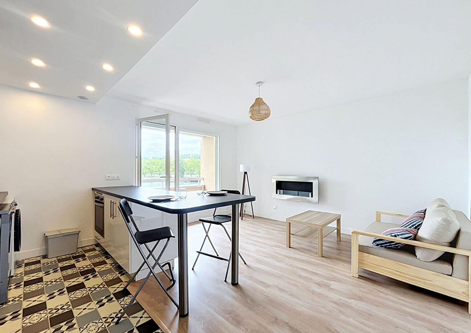 CLOS DE SAONE – T2 meublé de 40.50m² avec balcon et stationnement  – LYON 04 (JosephGillet)