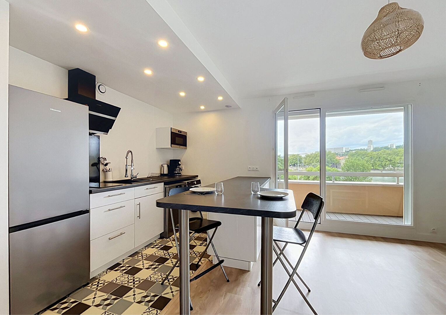 CLOS DE SAONE – T2 meublé de 40.50m² avec balcon et stationnement  – LYON 04 (JosephGillet)