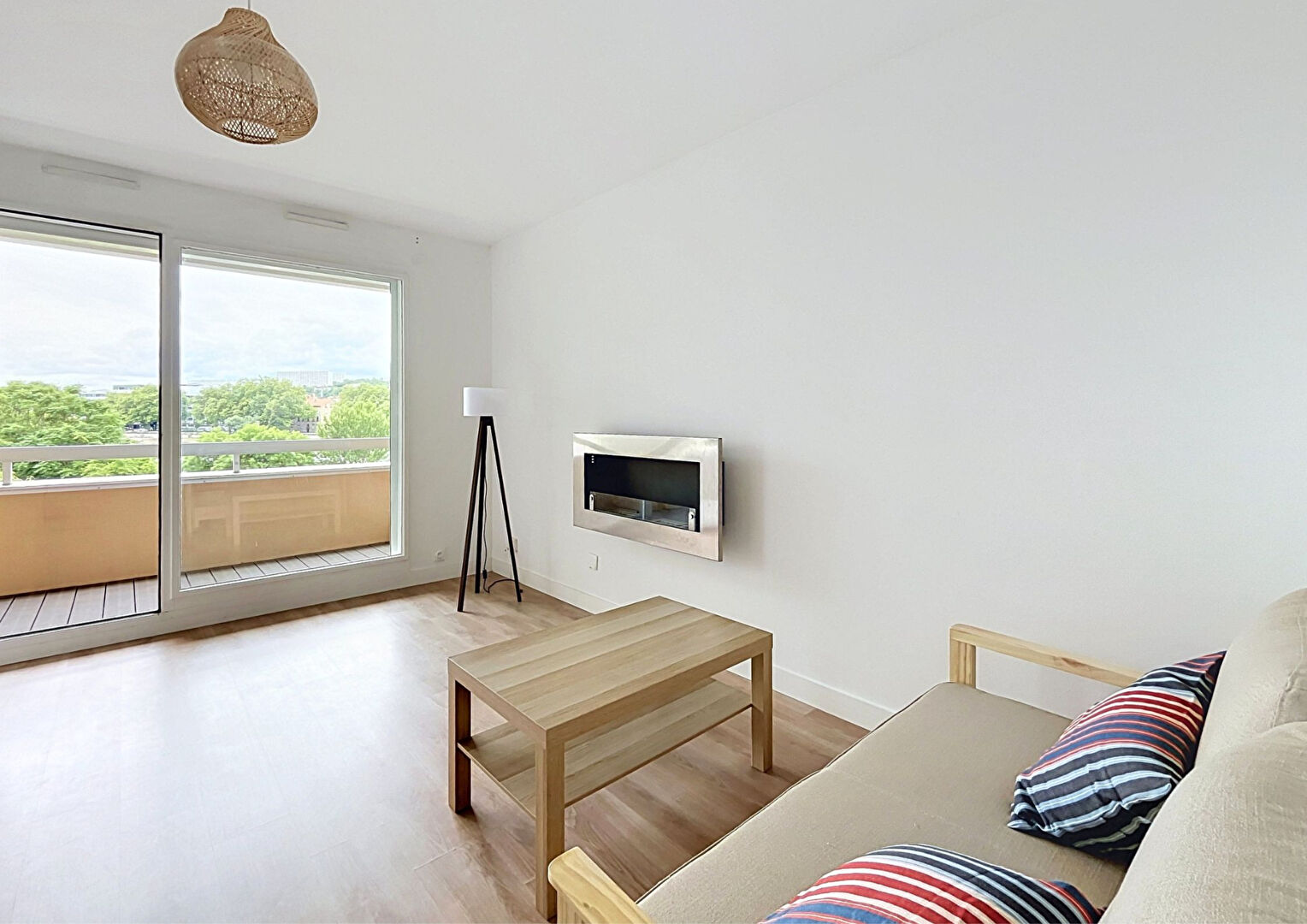 CLOS DE SAONE – T2 meublé de 40.50m² avec balcon et stationnement  – LYON 04 (JosephGillet)