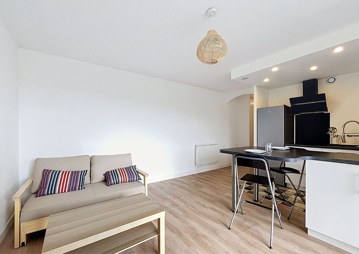 CLOS DE SAONE – T2 meublé de 40.50m² avec balcon et stationnement  – LYON 04 (JosephGillet)