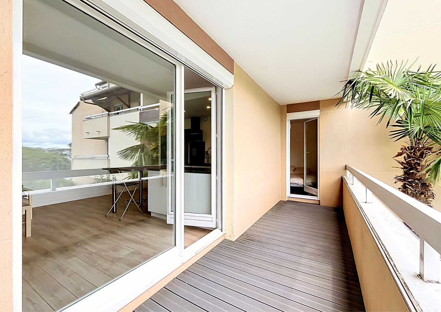 CLOS DE SAONE – T2 meublé de 40.50m² avec balcon et stationnement  – LYON 04 (JosephGillet)