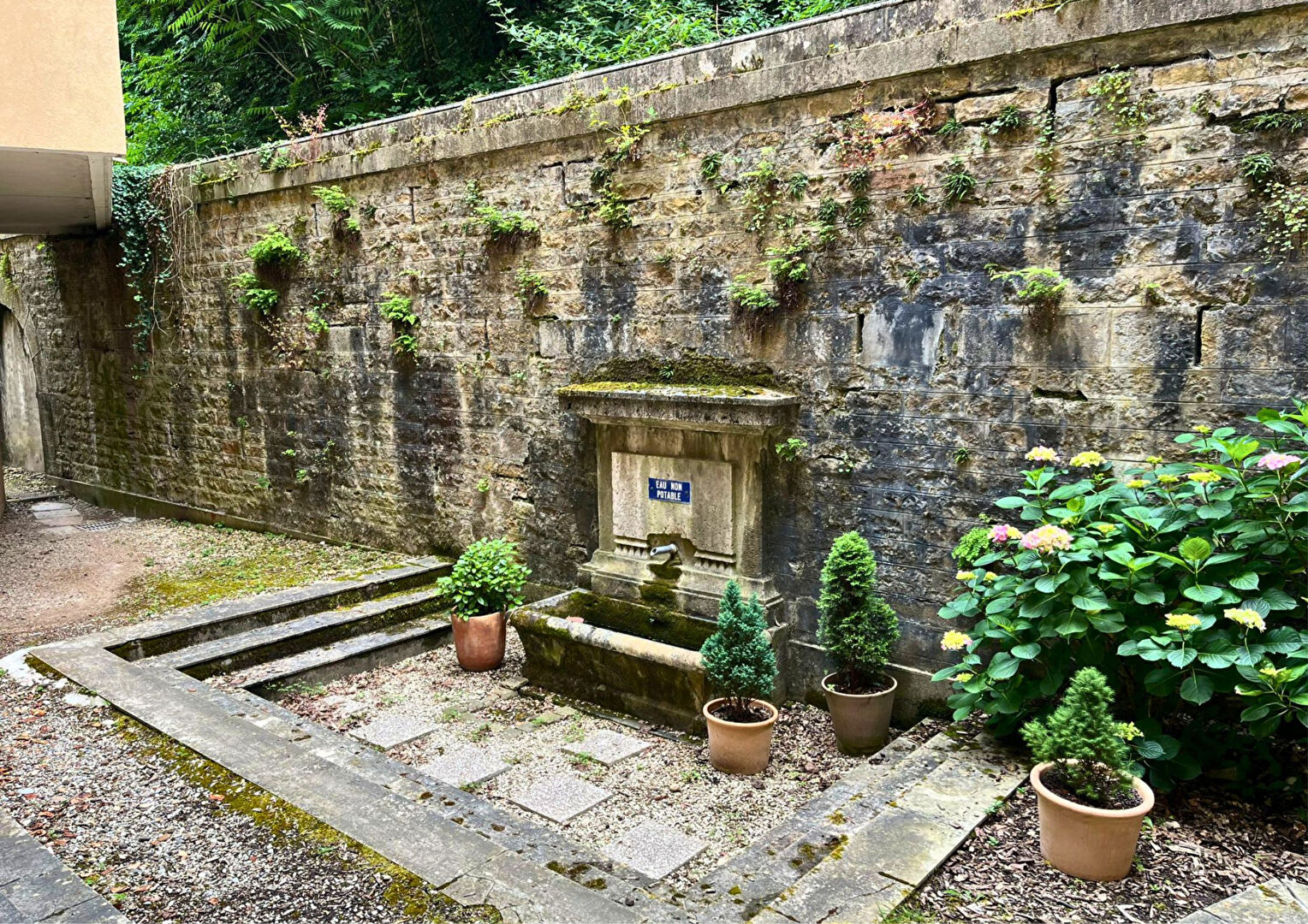 CLOS DE SAONE – T2 meublé de 40.50m² avec balcon et stationnement  – LYON 04 (JosephGillet)
