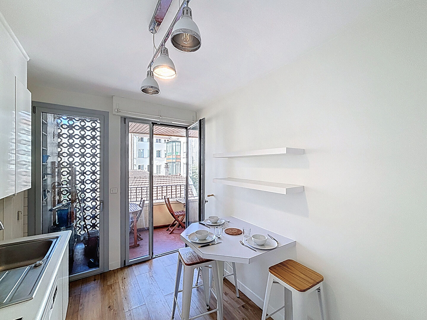 AINAY PLESSIER –  T4 meublé de 69 m² avec balcons – LYON 02 CARNOT