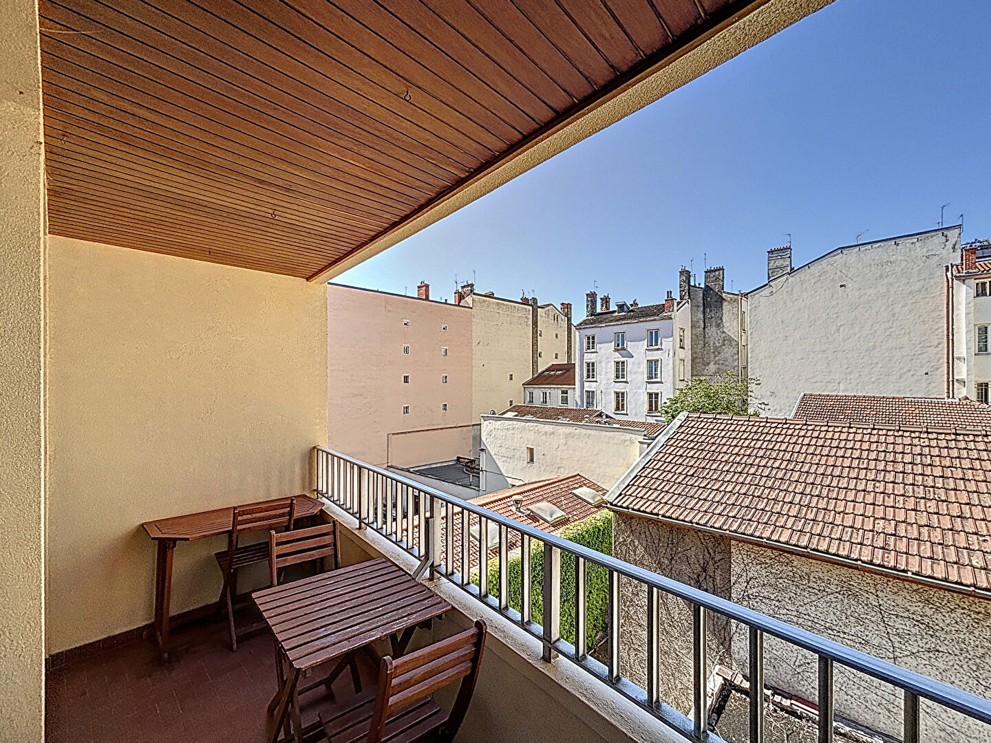 AINAY PLESSIER –  T4 meublé de 69 m² avec balcons – LYON 02 CARNOT