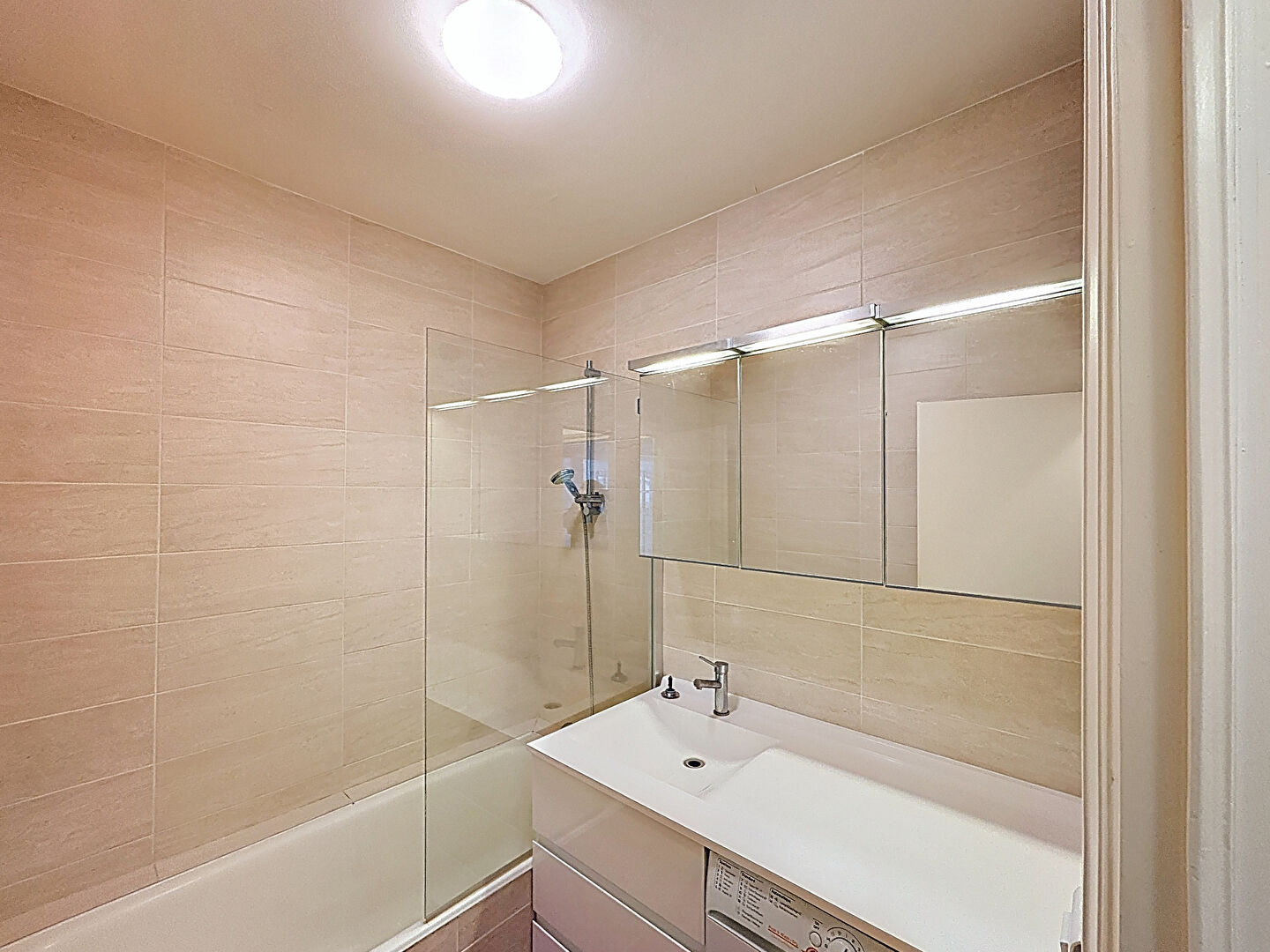 AINAY PLESSIER –  T4 meublé de 69 m² avec balcons – LYON 02 CARNOT