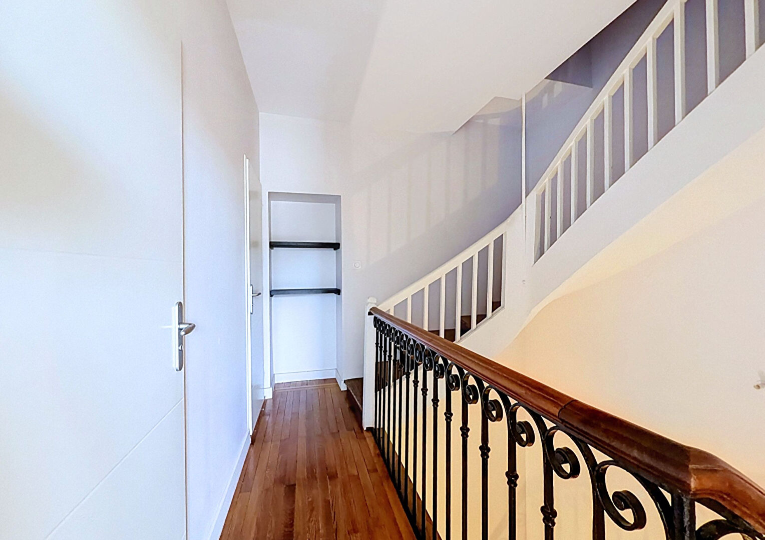 SEQUOIA 08 – T4 de 68.99m² (98.05m² au sol)  avec Terrasse et Box en sous-sol- OULLINS PIERRE-BENITE