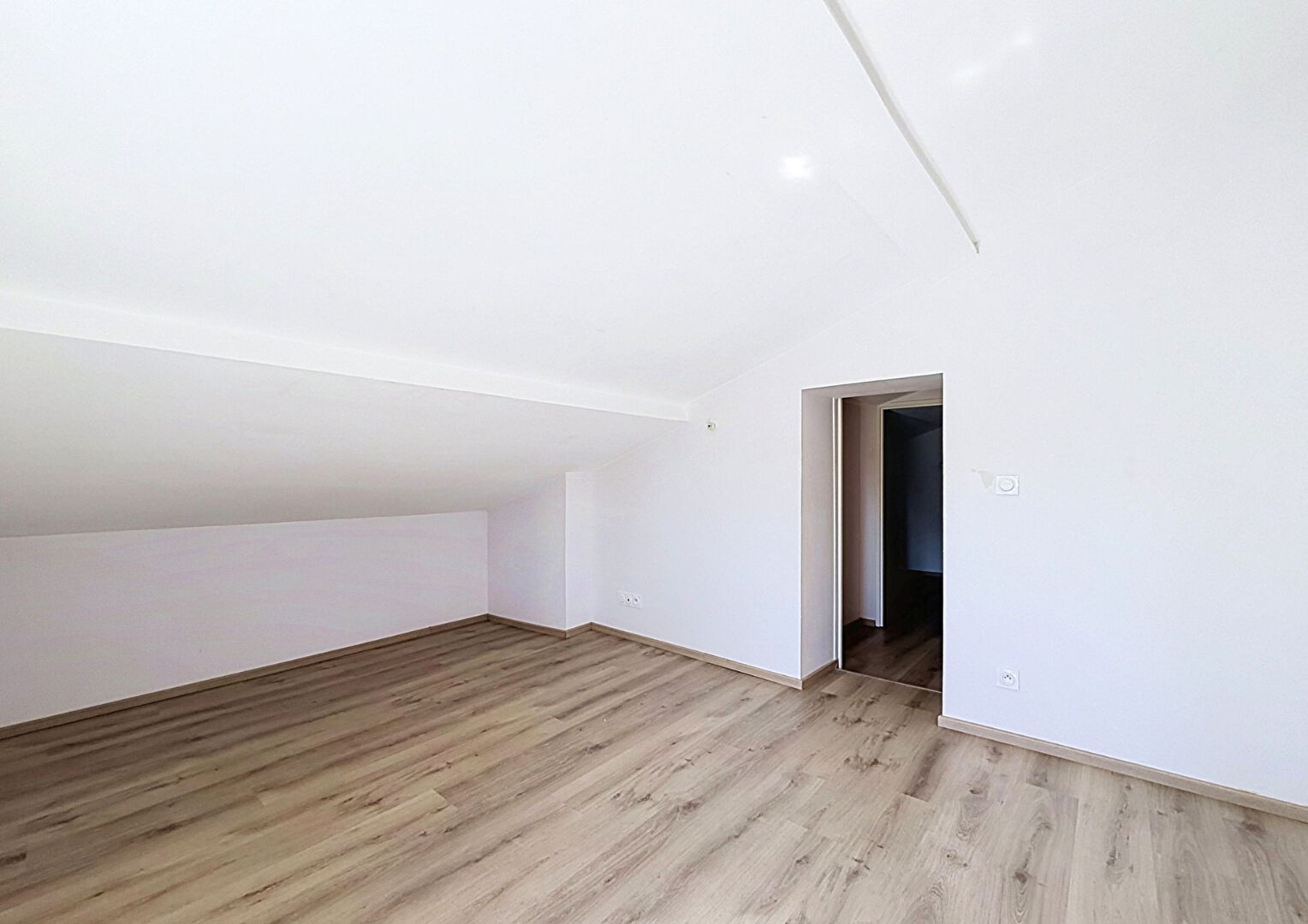 SEQUOIA 08 – T4 de 68.99m² (98.05m² au sol)  avec Terrasse et Box en sous-sol- OULLINS PIERRE-BENITE