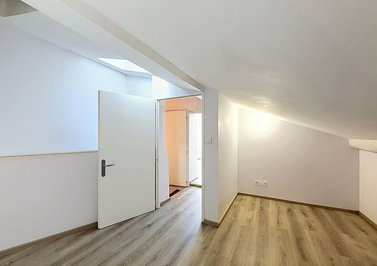 SEQUOIA 08 – T4 de 68.99m² (98.05m² au sol)  avec Terrasse et Box en sous-sol- OULLINS PIERRE-BENITE