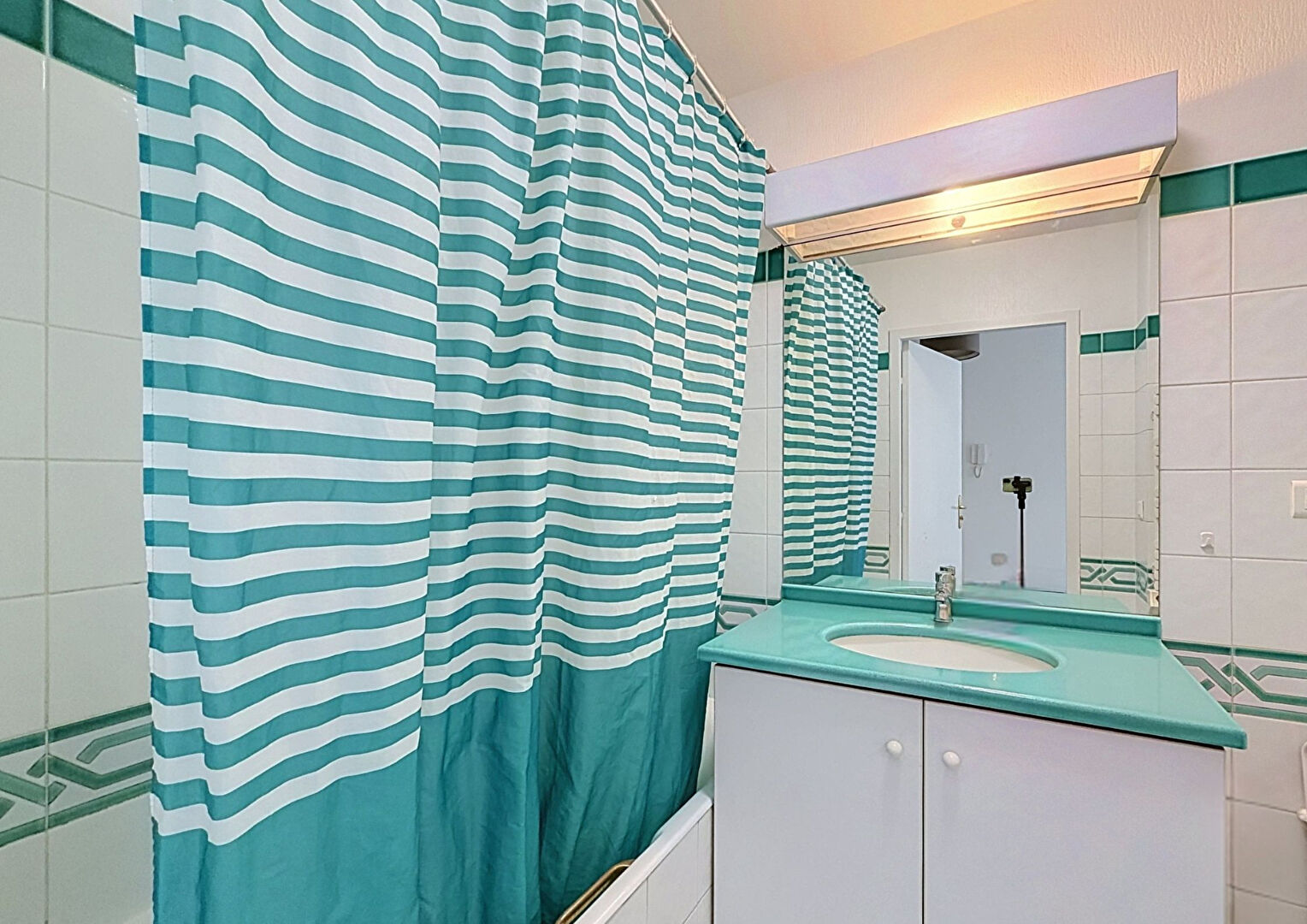 LE CARRÉ HAUSSMANN – Studio 37.38m² meublé avec balcon et Cave – LYON 03