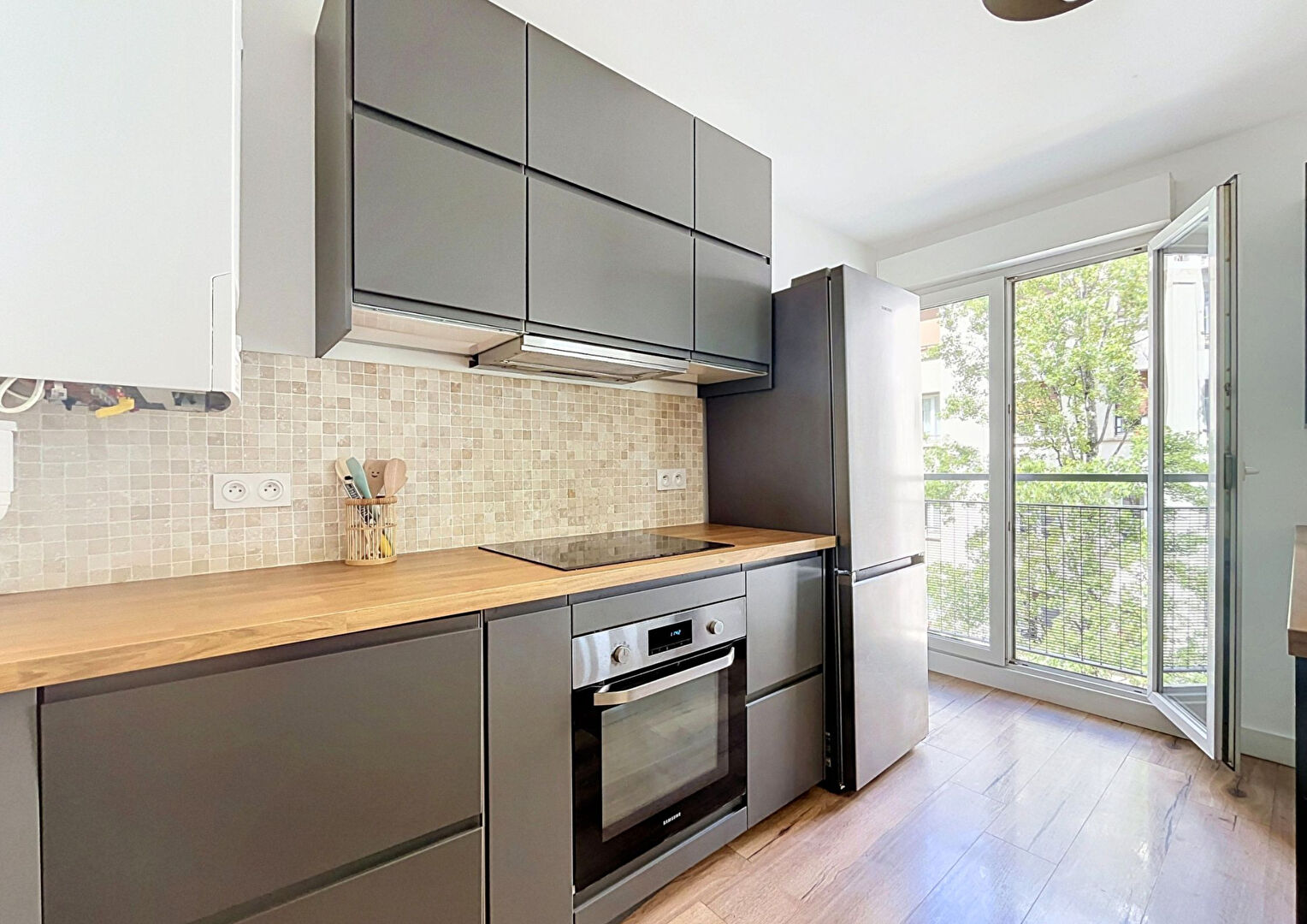NOUVEAU MONDE – T3 meublé de 63.38m² avec loggia et box sécurisé – LYON 07 – Jean Macé