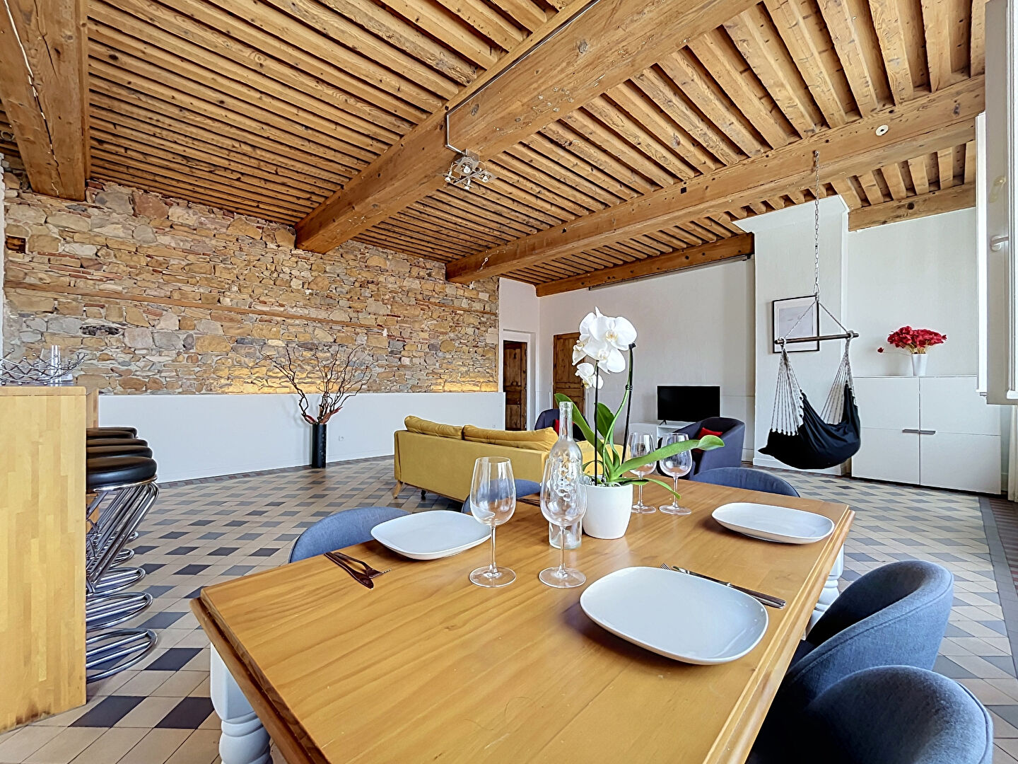 44CONDE – T3 meublé de 116.12m² en plein coeur du 2ème arrondissement – QUARTIER CHARITE