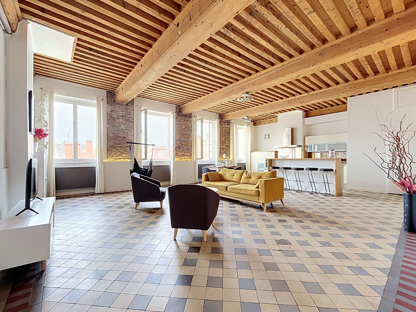 44CONDE – T3 meublé de 116.12m² en plein coeur du 2ème arrondissement – QUARTIER CHARITE