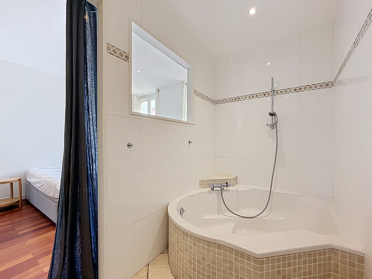 44CONDE – T3 meublé de 116.12m² en plein coeur du 2ème arrondissement – QUARTIER CHARITE