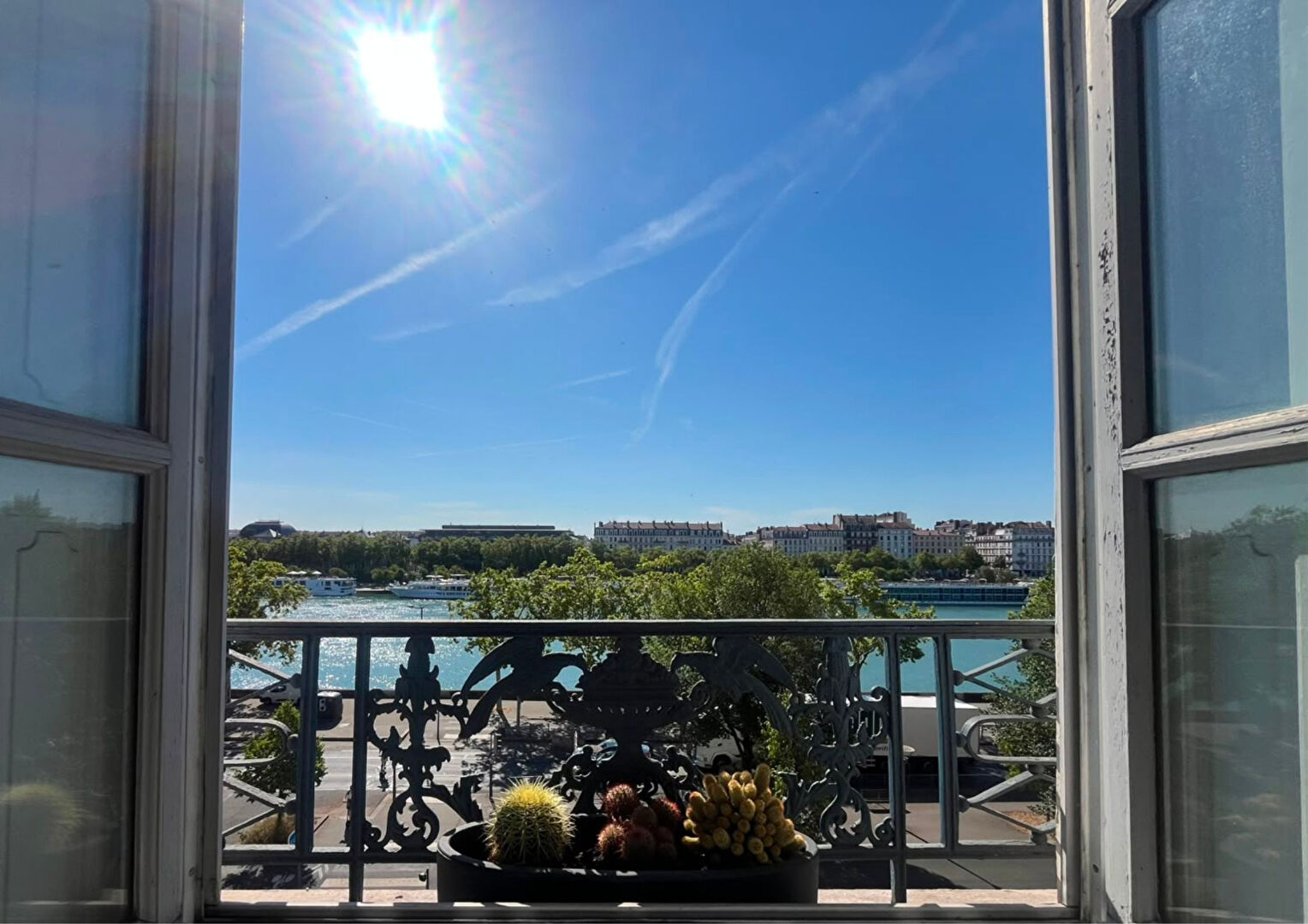 48 CONDE – T2 de 45.69m² avec balcon et vue sur les quais – LYON 02 CHARITE