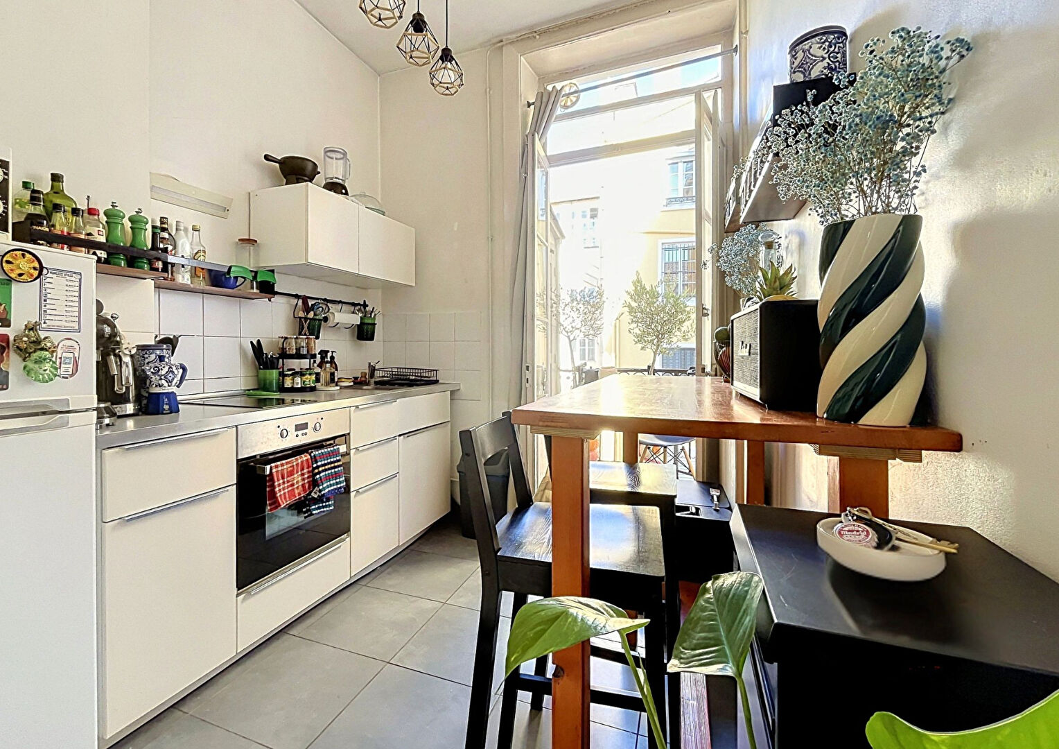 48 CONDE – T2 de 45.69m² avec balcon et vue sur les quais – LYON 02 CHARITE