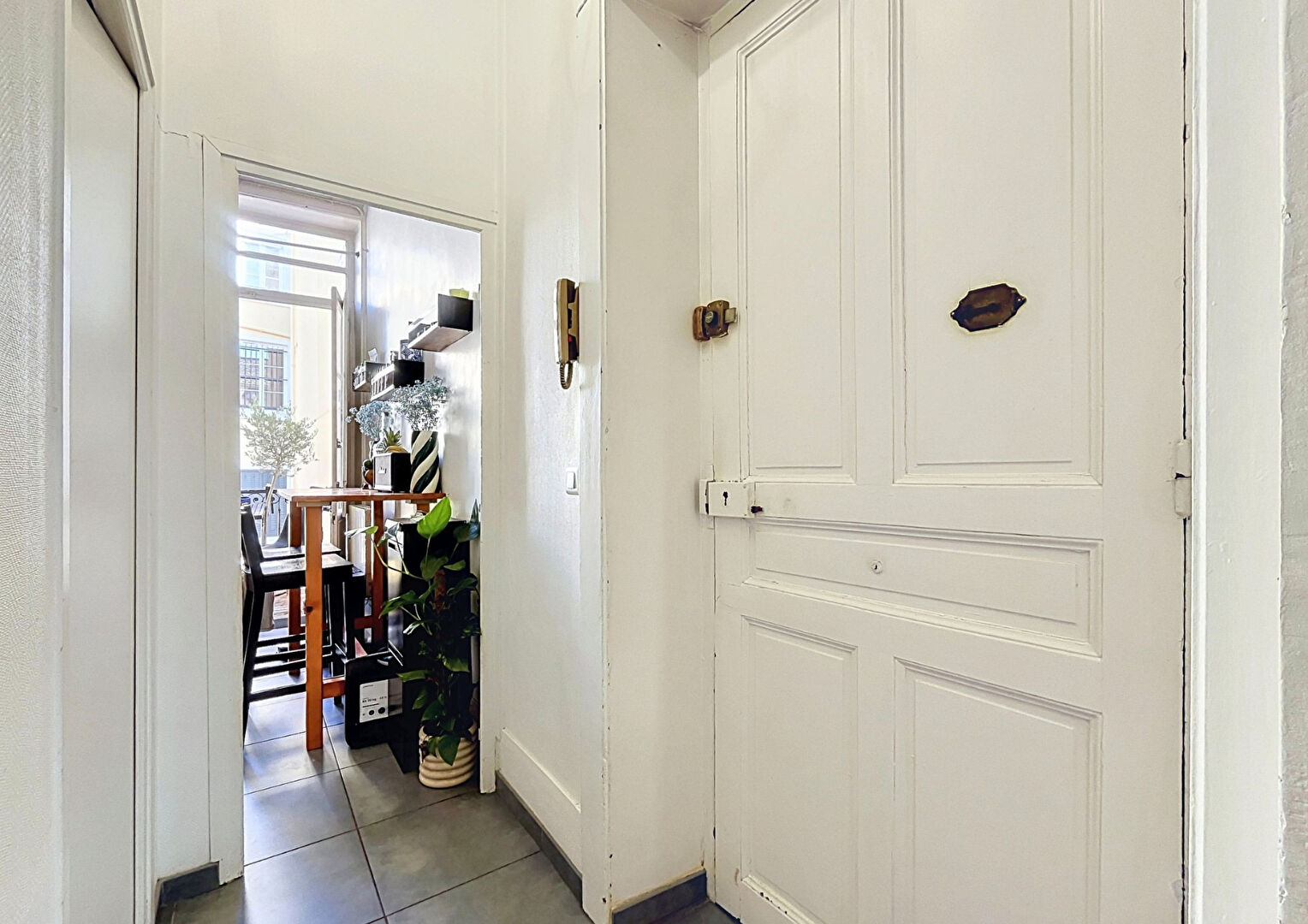 48 CONDE – T2 de 45.69m² avec balcon et vue sur les quais – LYON 02 CHARITE