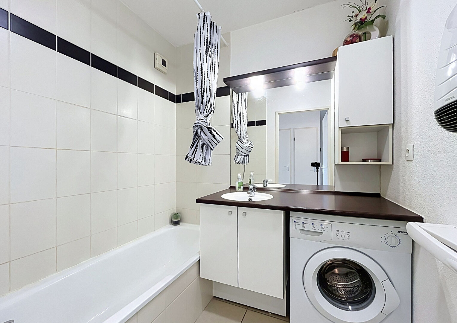 ALLEES VENISSIANES – T3 meublé de 57.98m² avec stationnement en sous-sol et terrasse – VENISSIEUX