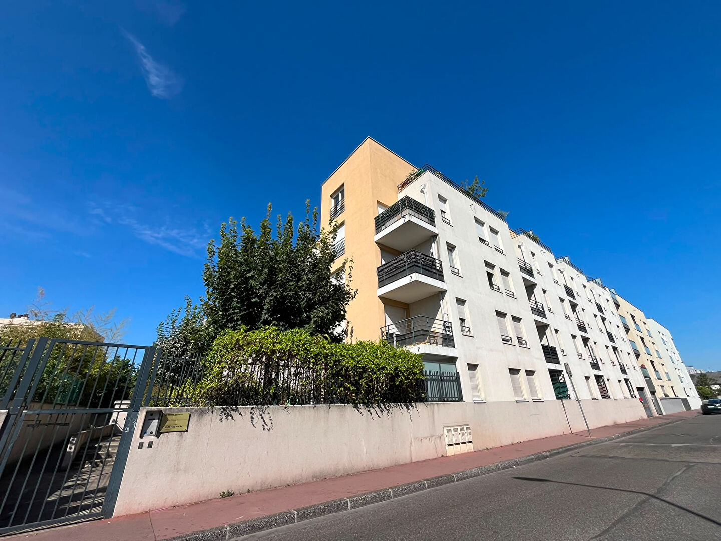 ALLEES VENISSIANES – T3 meublé de 57.98m² avec stationnement en sous-sol et terrasse – VENISSIEUX