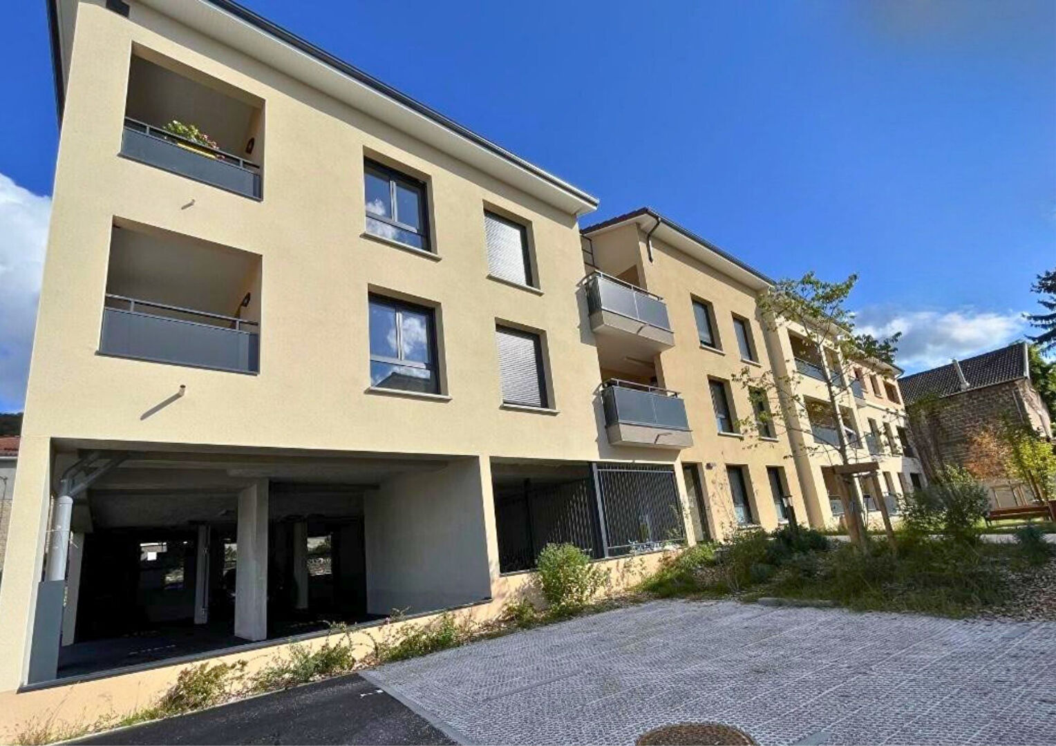 CARRE FLORE B204 – Appartement 3 pièces de 60.16 m² avec loggia et stationnement – BOURGOIN JALLIEU