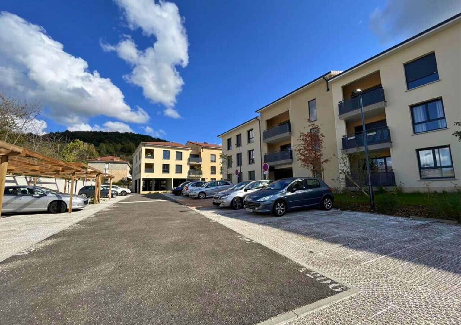 CARRE FLORE B204 – Appartement 3 pièces de 60.16 m² avec loggia et stationnement – BOURGOIN JALLIEU